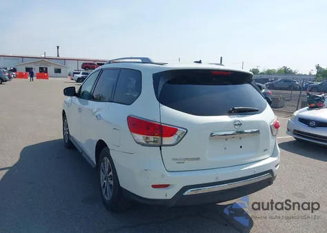 2015 Nissan Pathfinder z USA, uszkodzony, nr VIN 5N1AR2MN2FC686217